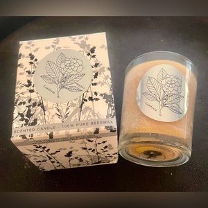 Qualitas 100% Beewax Candle